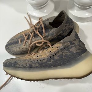 Yeezy Unisex Sneakers